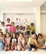 Социализация в занималнята: Как децата развиват приятелства