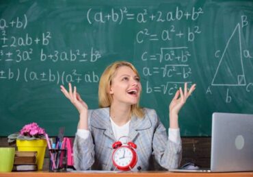 school-home-schooling-happy-woman-teacher-with-clock Как да подобрим скоростта на смятане за НВО по математика в 7. клас
